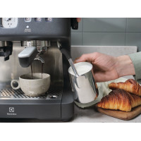 Кофеварка Electrolux E8EC1-8BP