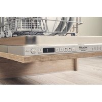 Посудомийна машина Hotpoint HSIO3O35WFE
