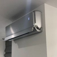 Кондиціонер Gree U-Crown DC inverter R32 GWH18UC-K6DNA4A